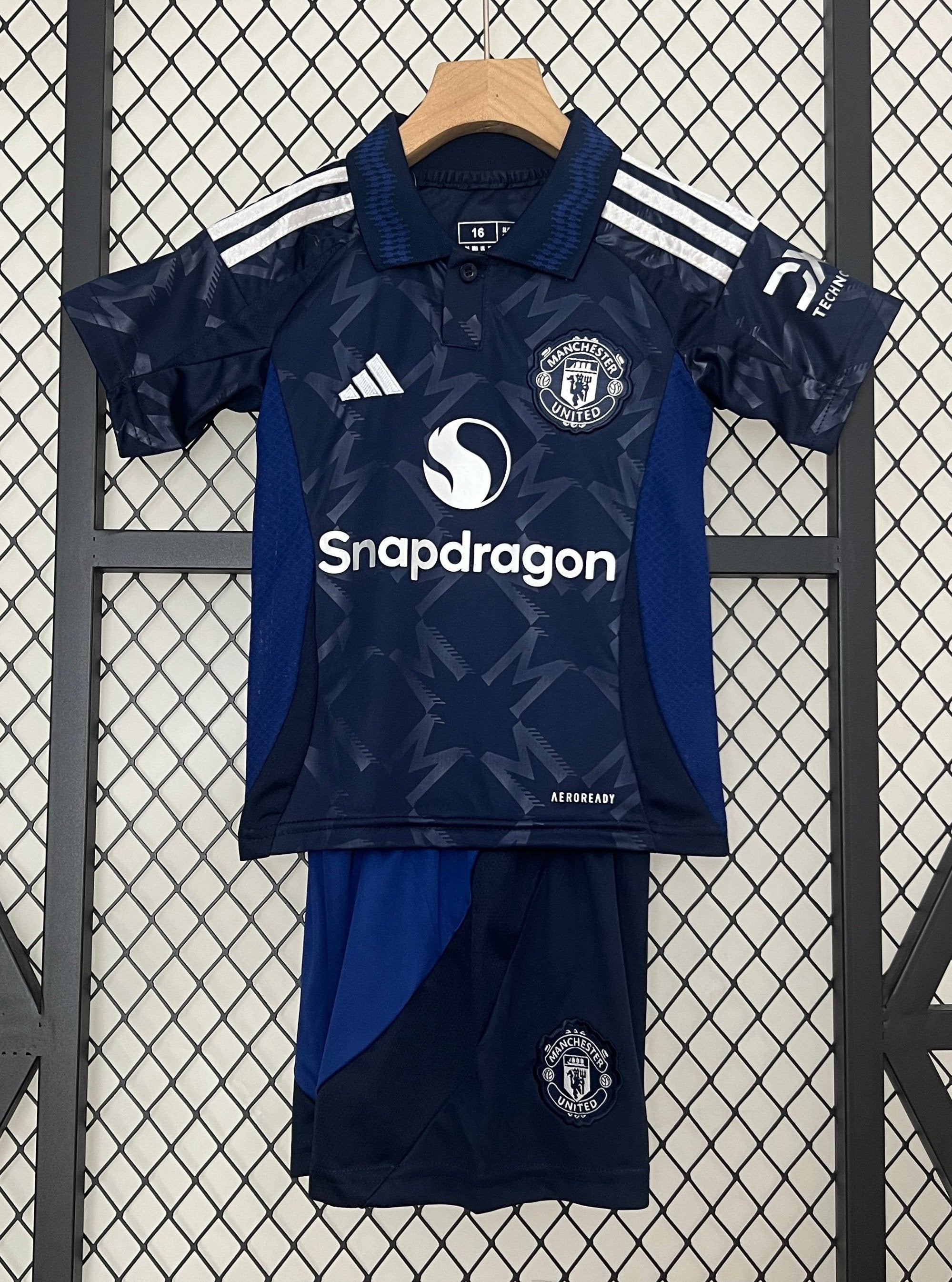 T-shirt e Pantaloncini per Bambino Manchester United Away 24/25