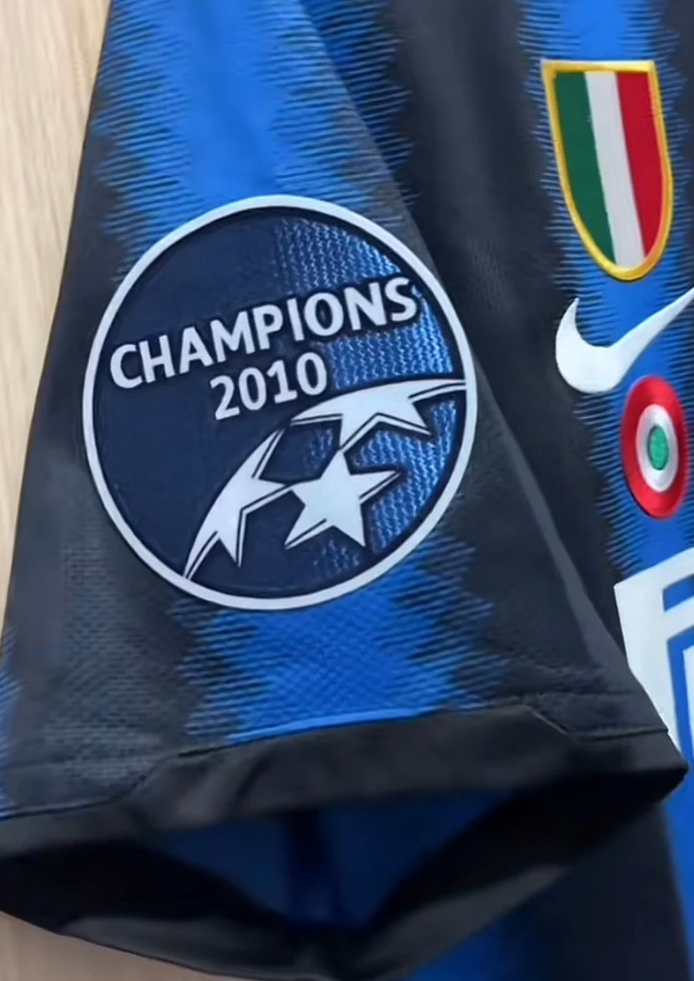 Maglia Inter Retro 10/11 - Con Scudetto e Patchs