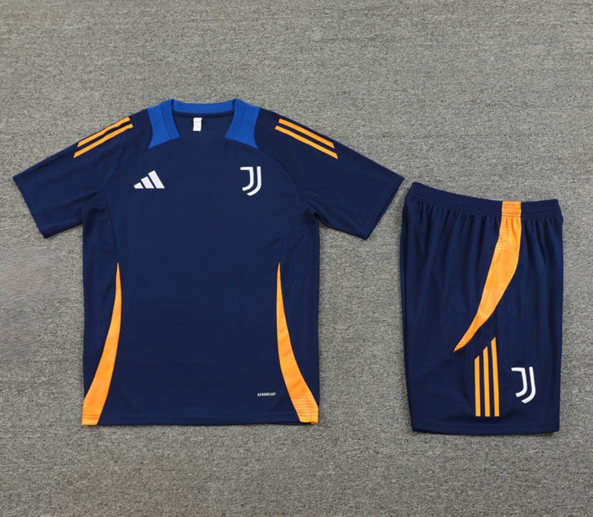 Maglia e Pantaloncini da Allenamento Juventus 24/25