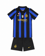 T-shirt e Pantaloncini Bambino Inter Home 2026/27 - Con Scudetto + Coccarda