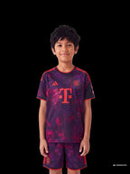 T-shirt e Pantaloncini Bambino Bayern Monaco Third 26/27