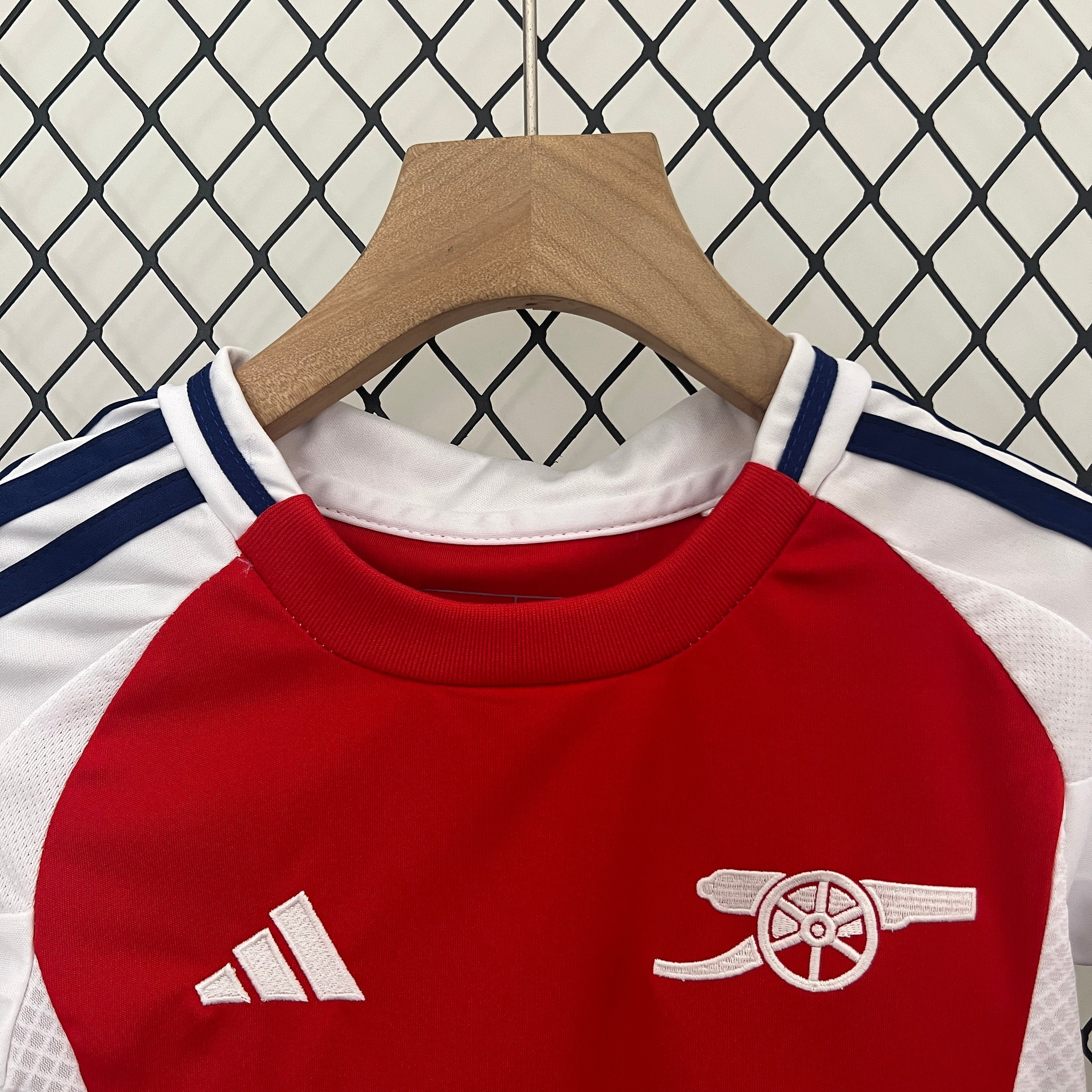 T-shirt e Pantaloncini per Bambino Arsenal Home 24/25