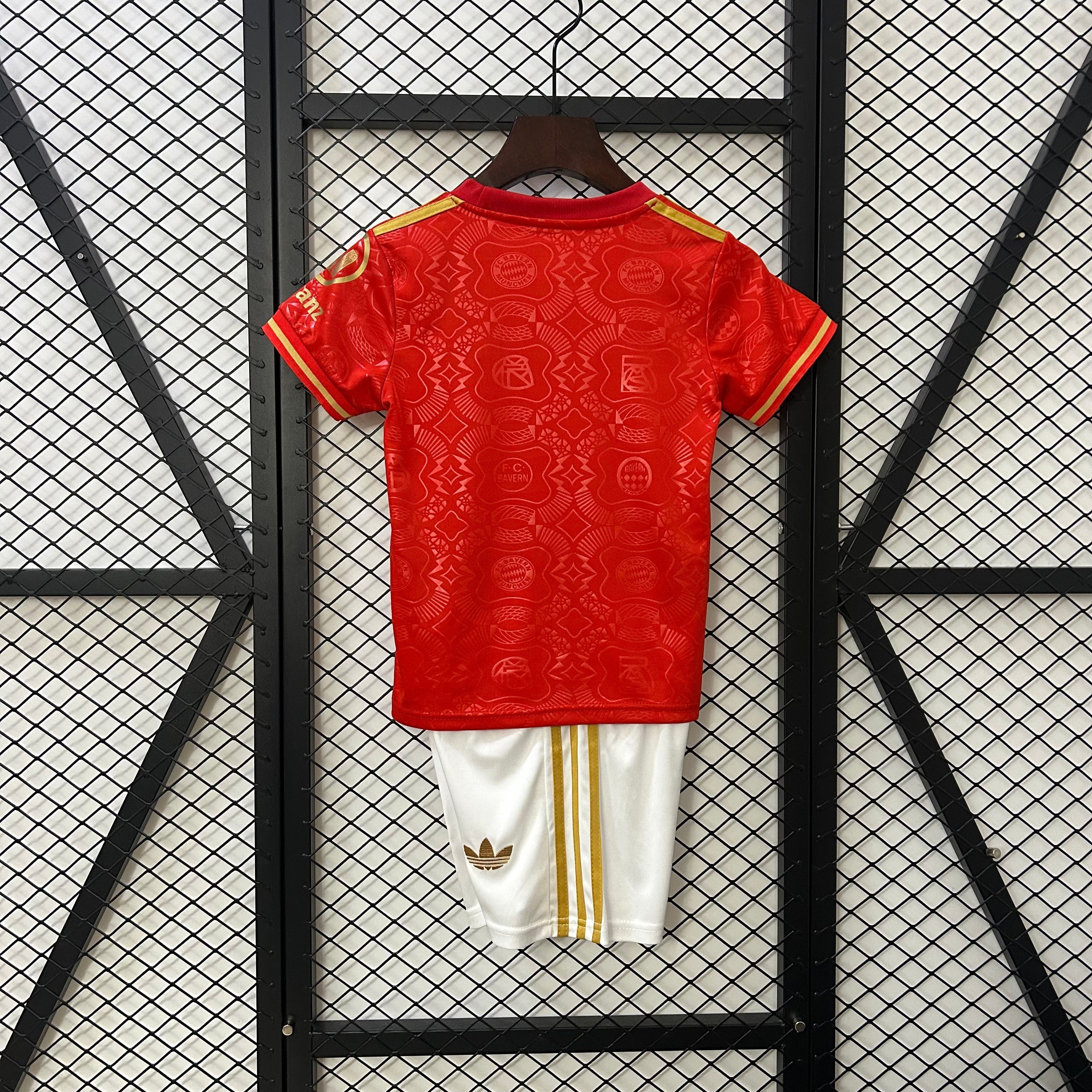 T-shirt e Pantaloncini per Bambino Bayern Monaco 25/26 - 125 Anni